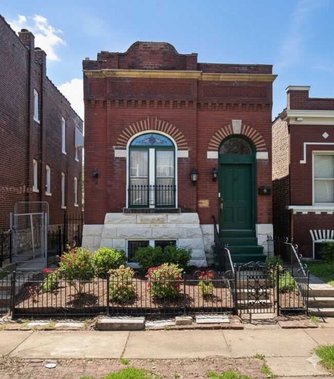 3318 Itaska St, Saint Louis, MO 63118