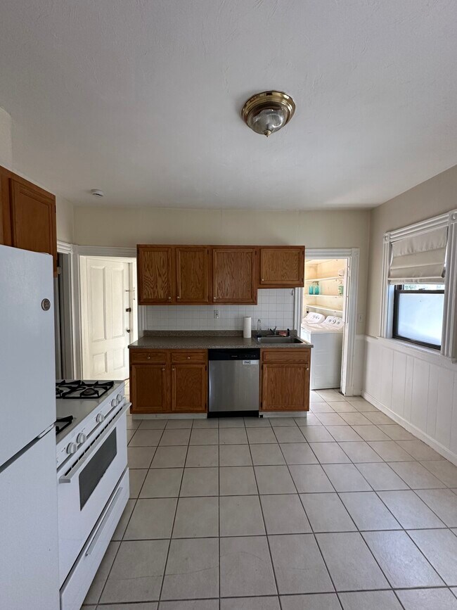 17 Cushman Rd, Boston, MA 02135 - photo 2