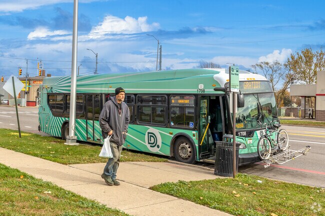 Gratiot-Findlay offers quick bus access to downtown Detroit.