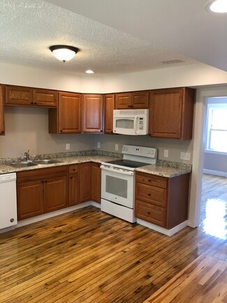 17 Berkeley St Unit 17 Berkeley Street, Easthampton, MA 01027