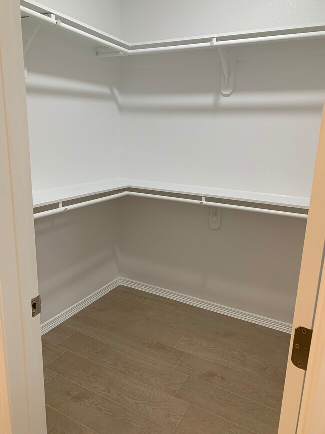 918 N Spruce St unit number 4, Edinburg, TX 78541 - photo 6