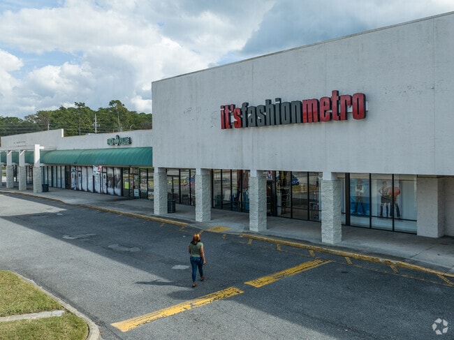 Jacksonville Regional Shopping Center has a multitude of shopping options.