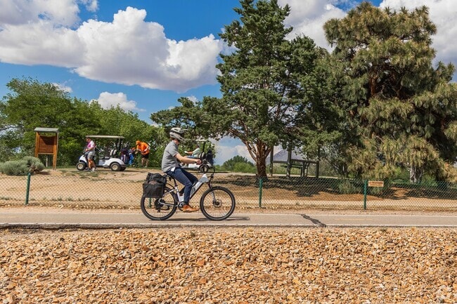 Sombra del Monte is full of bike lanes which make it easy to commute through the neighborhood.