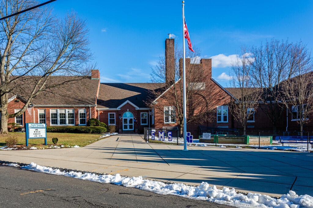 South Mountain School is a fine learning institution located in Millburn, NJ.