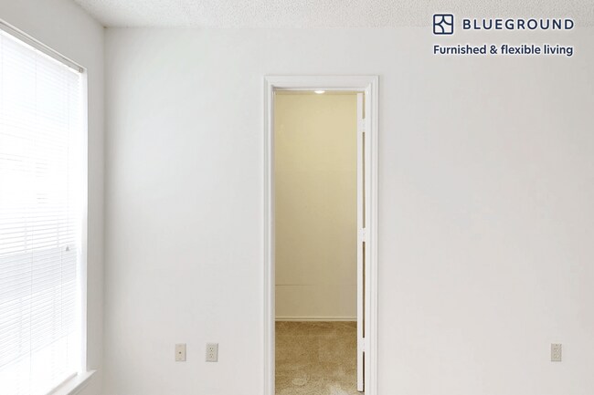 13116 Autumn Woods Way unit FL3-ID8622A, Fairfax, VA 22033 - photo 7