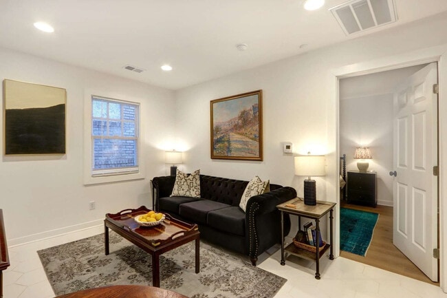 306 E Victory Dr unit ID1369219P, Savannah, GA 31405 - photo 3