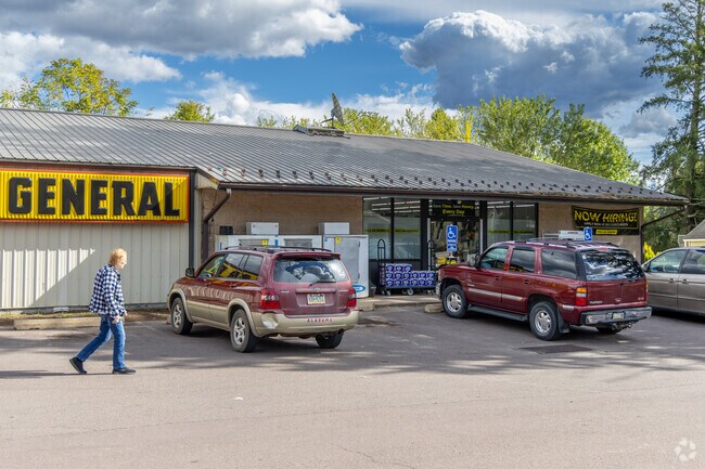 Franklin residents can grab essentials at Dollar General.