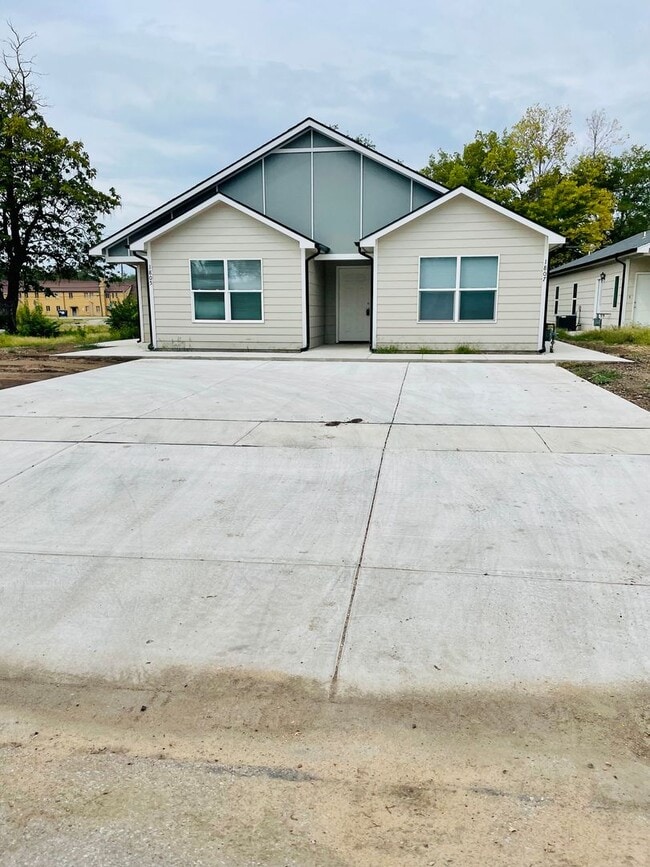 1520 N Madison Ave, Wichita, KS 67214