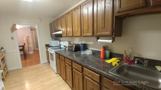 140 Babcock St unit 1, Brookline, MA 02446 - photo 6