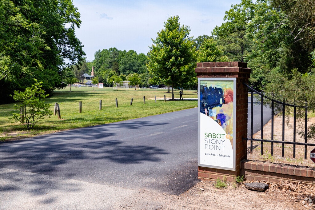 Sabot at Stony Point teaches PreK through 8th grade aged children in Stony Point.