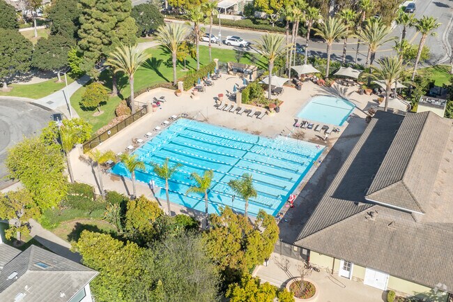 Harbor View Homes residents have access to the neighborhood clubhouse and pool.