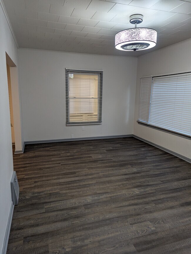 2313 Drake Park Ave, Des Moines, IA 50311 - photo 3