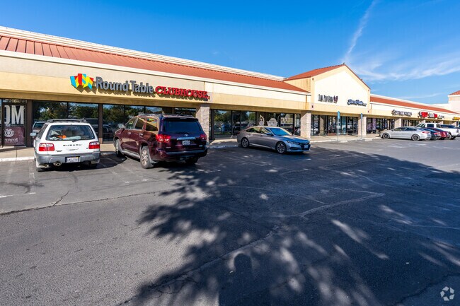 Round Table and other popular chain restaurants are nearby Thermalito.