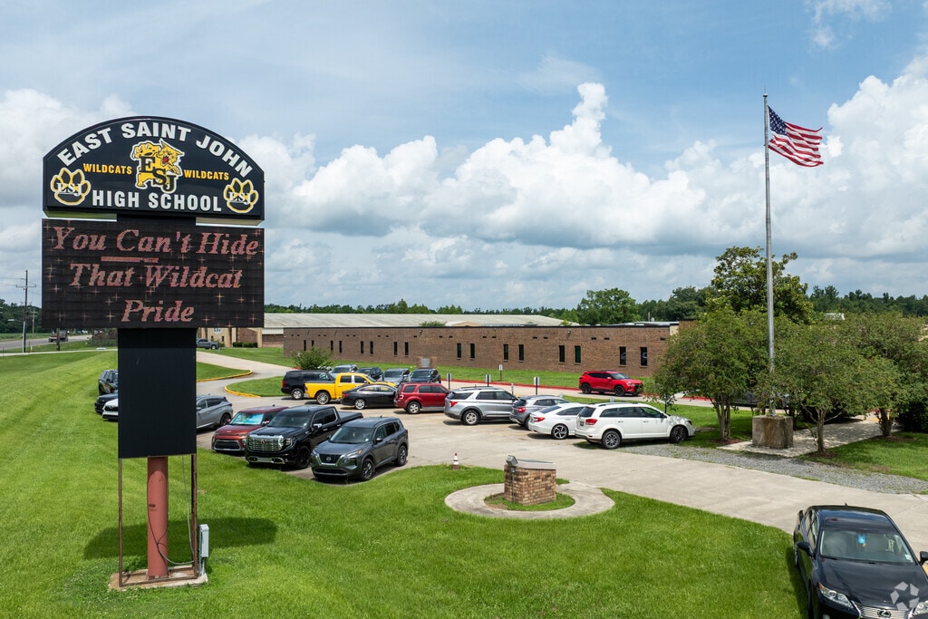 East St. John High School earned a D+ grade from Niche.
