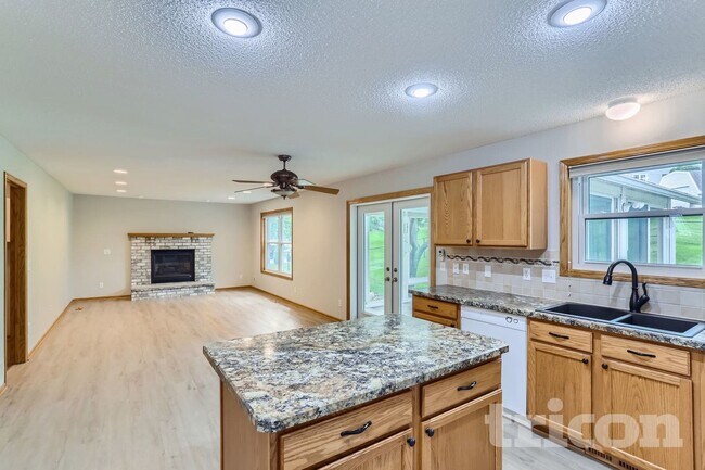 2202 Marilyn Ave, Saint Paul, MN 55122 - photo 4