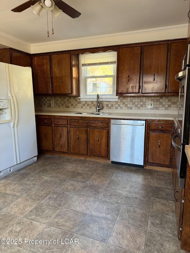 110 E Center St, Shavertown, PA 18708 - photo 2