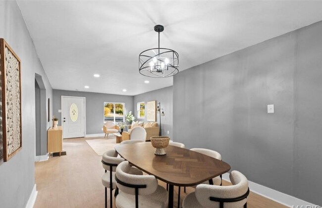 3221 Suncrest Ave, Saint Louis, MO 63122 - photo 3