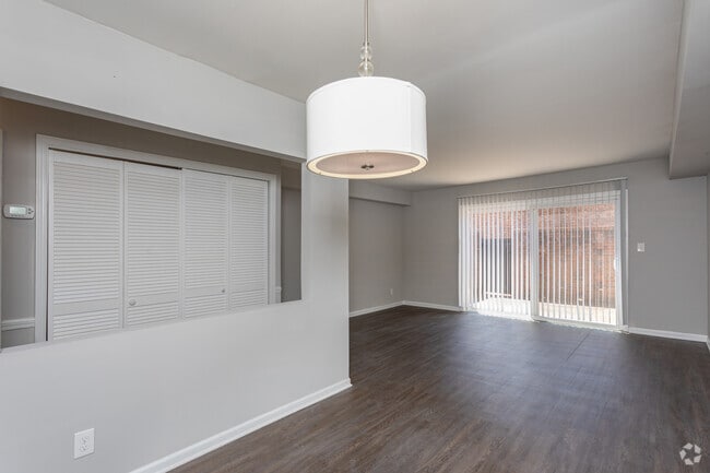 2BR, 1.5BA - 1,147 SF