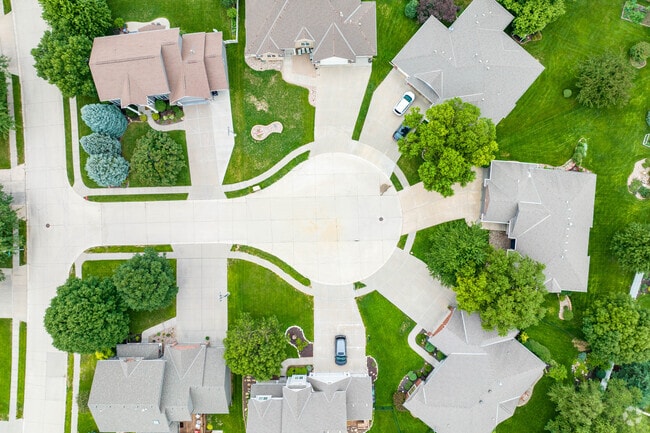 You will find several quiet cul-de-sacs throughout Spring Ridge.