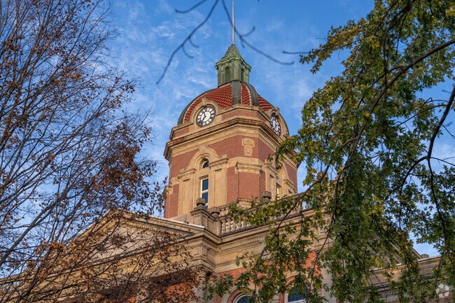 Residents of College Green enjoy the beautiful courthouse that overlooks the community.