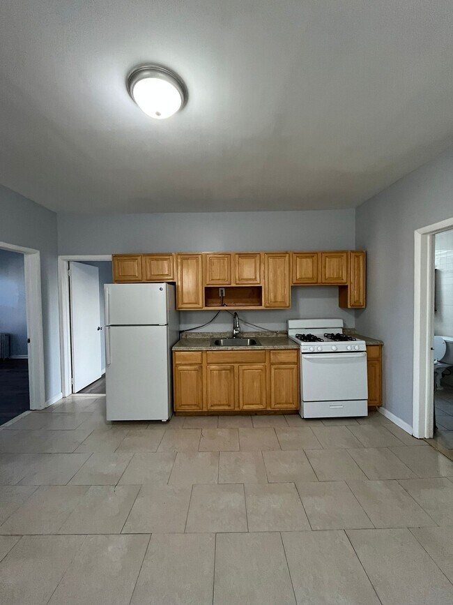 41 W 54th St unit 2R, Bayonne, NJ 07002 - photo 4