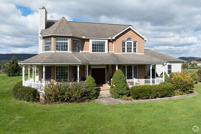 The average size home in Harris is 2138 SF.