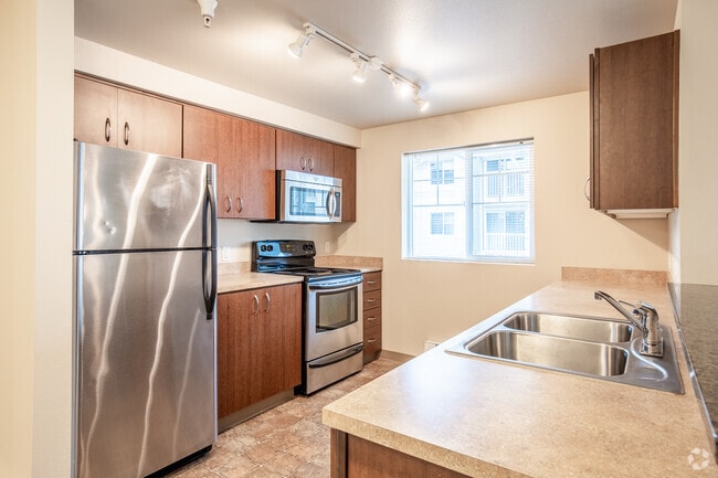 Building 15100 Apt 201