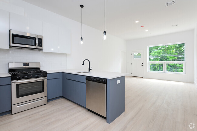 2BR, 2BA - 1000SF
