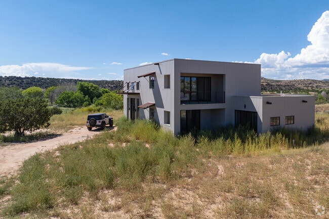 Large manufactured homes are widely available in Agua Fria.