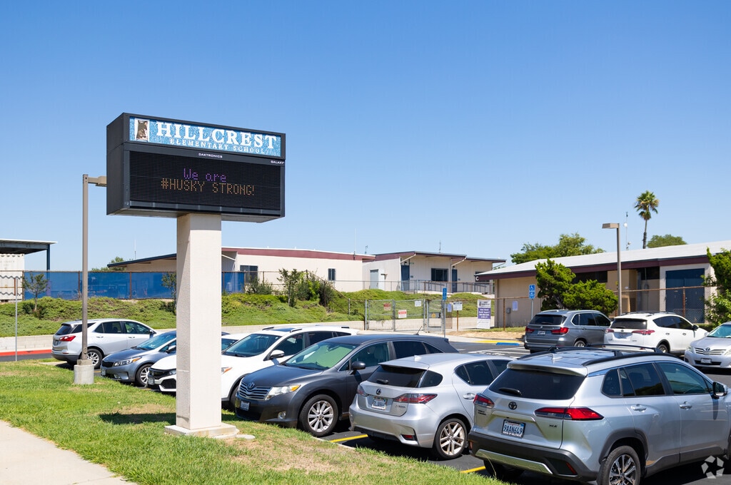 Students in Monterey Park, CA can attend Hillcrest Elementary School.