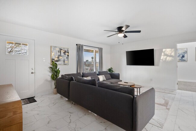 3023 N 40th Ln unit ID1244329P, Phoenix, AZ 85019 - photo 5