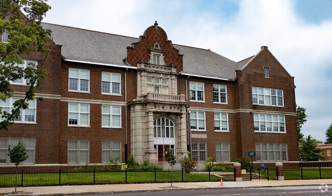 Columbia Elementary School alt view in Jeff-Vander-Lou.
