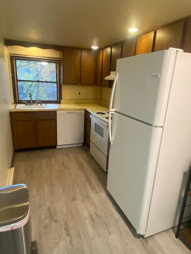 213 Hamburg Turnpike unit 2, Bloomingdale, NJ 07403 - photo 7