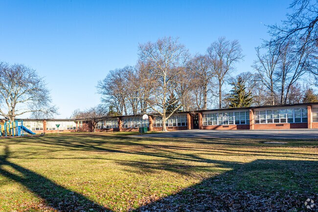 Brookside Place Elementary School serves the town of Cranford, NJ.
