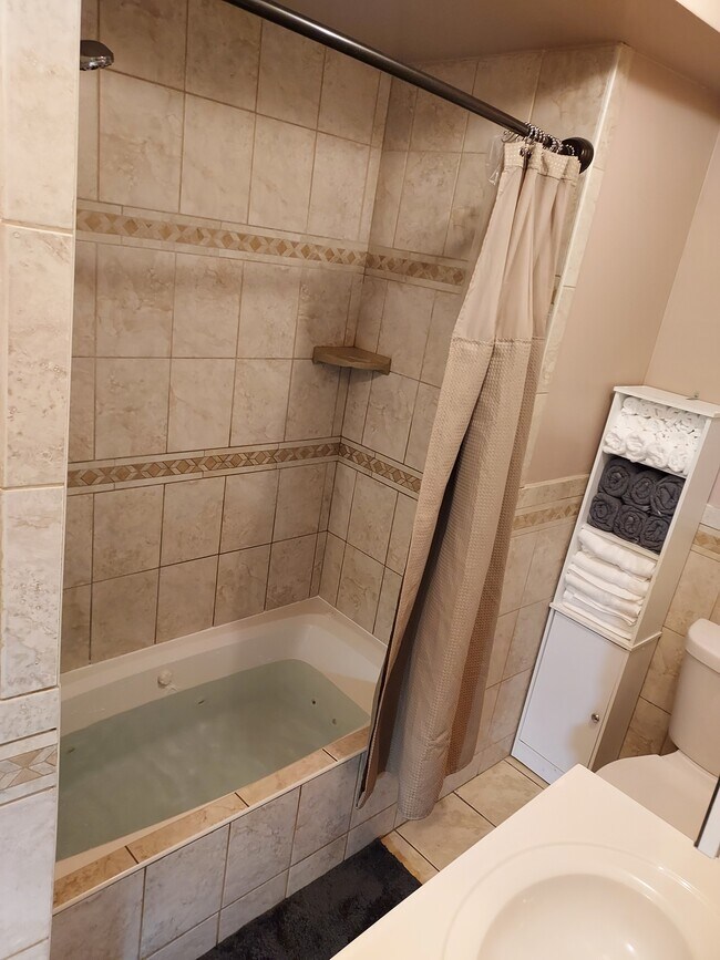 44 Winchester Ave unit 1st floor furnished, New Haven, CT 06511 - photo 7