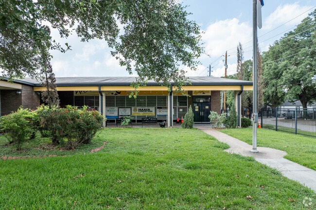 Isaacs Elementary is located in the fifth ward of Houston, Texas.