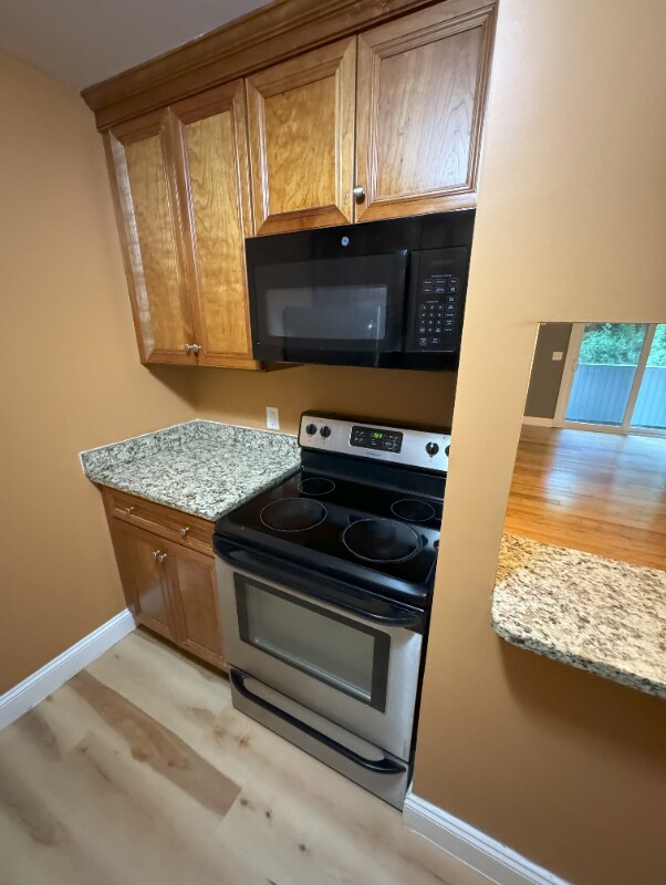 92 Eastern Ave, Manchester, NH 03104 - photo 4