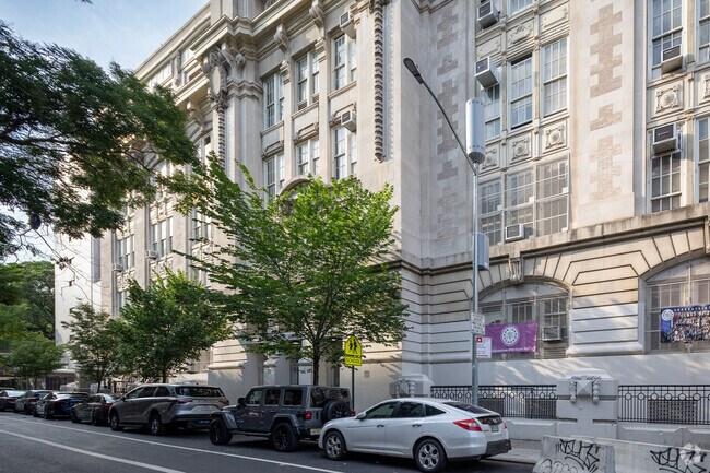 Where Gramercy Park's youth explore and learn: P226M Junior High Annex.