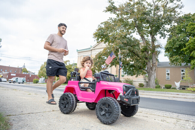 Middleborough Center is a highly walkable and friendly city where parking is plentiful.