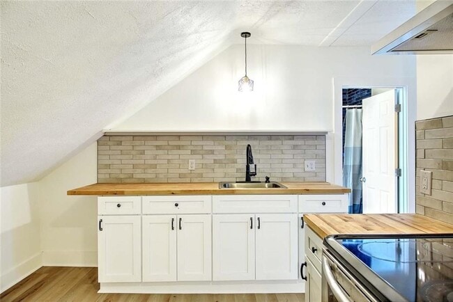 21 Brewster St, Pawtucket, RI 02860 - photo 2