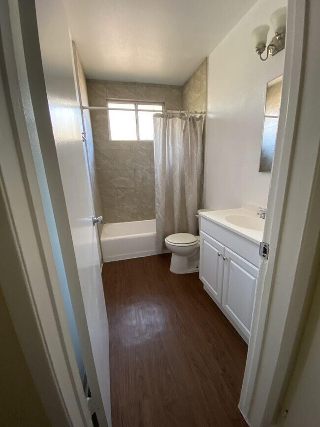 Park Plaza, Reseda, CA 91335 - photo 4