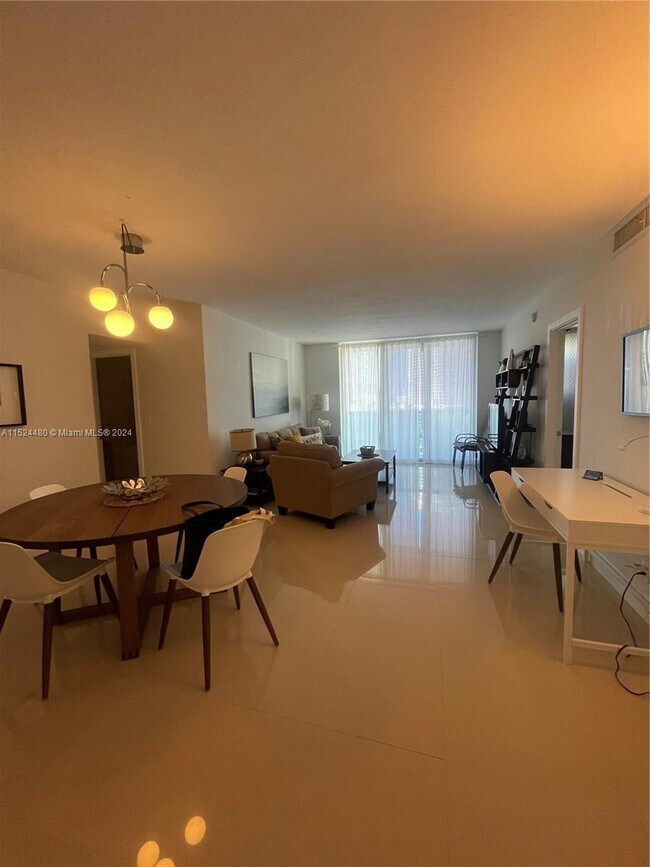 3801 S Ocean Dr Unit 15V, Hollywood, FL 33019