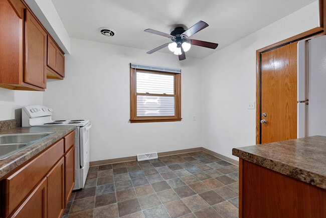 3429 N Humboldt Blvd, Milwaukee, WI 53212 - photo 3