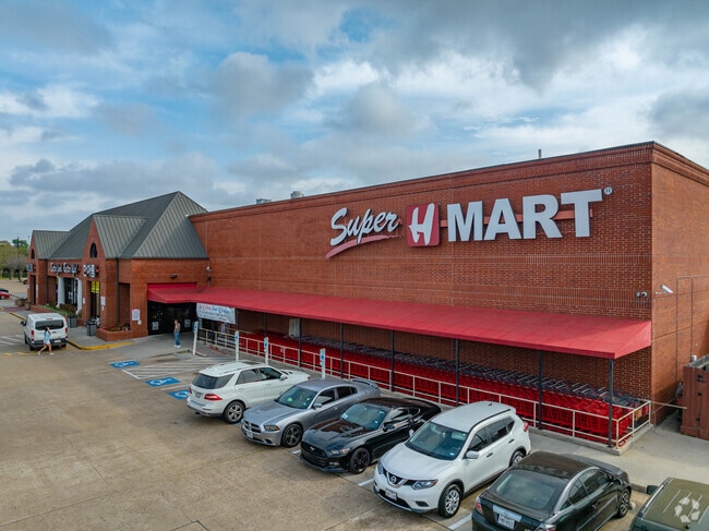 Super H-Mart offers great produce and food options to Spring Branch Central customers.