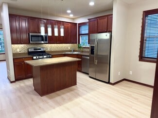 10006 Pincherry Ln, Eden Prairie, MN 55347