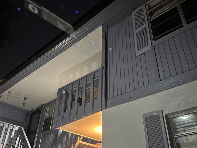 9208 N Connechusett Rd unit D, Tampa, FL 33617 - photo 2