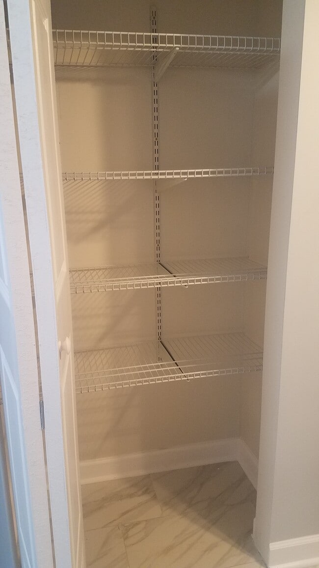 8892 Jody Ln unit 2G, Des Plaines, IL 60016 - photo 7