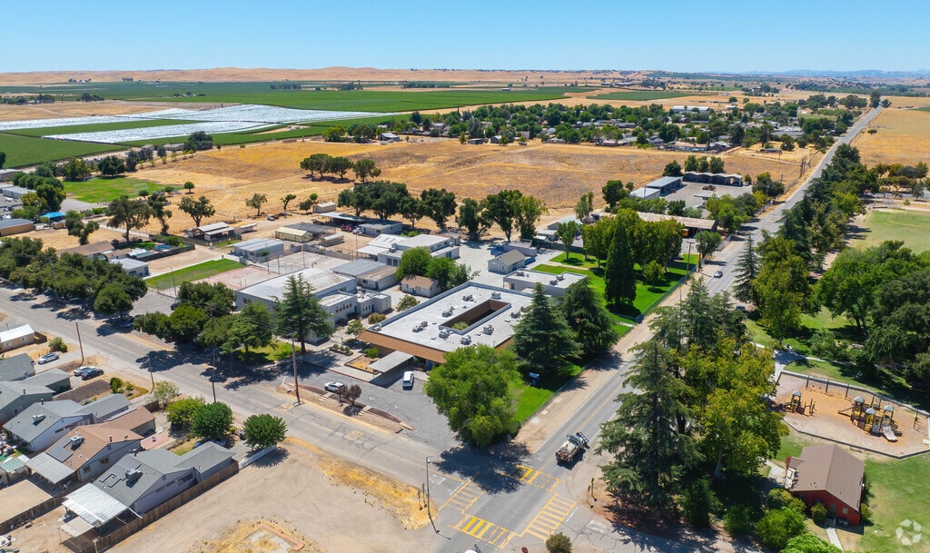 Shandon High School in Shandon Paso Roblles, Ca offers classes across several buildings.
