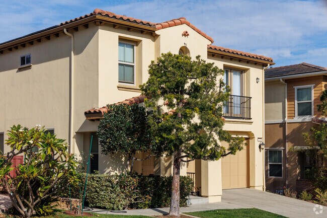 There are a variety of home styles in the Alamitos Ridge community.