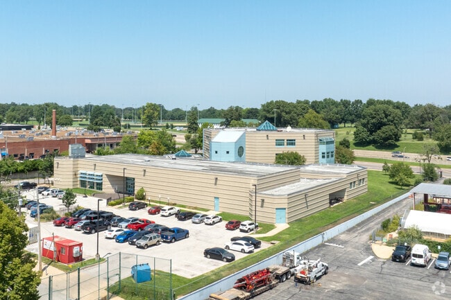 The student to teacher ratio at Compton-Drew Ilc Middle School is 10 to 1.